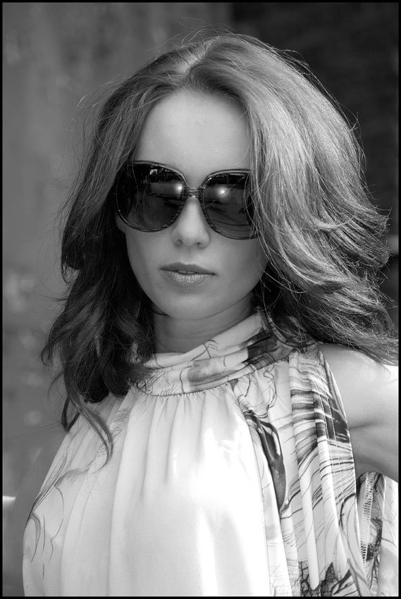 Anna-Brille1-bw.jpg