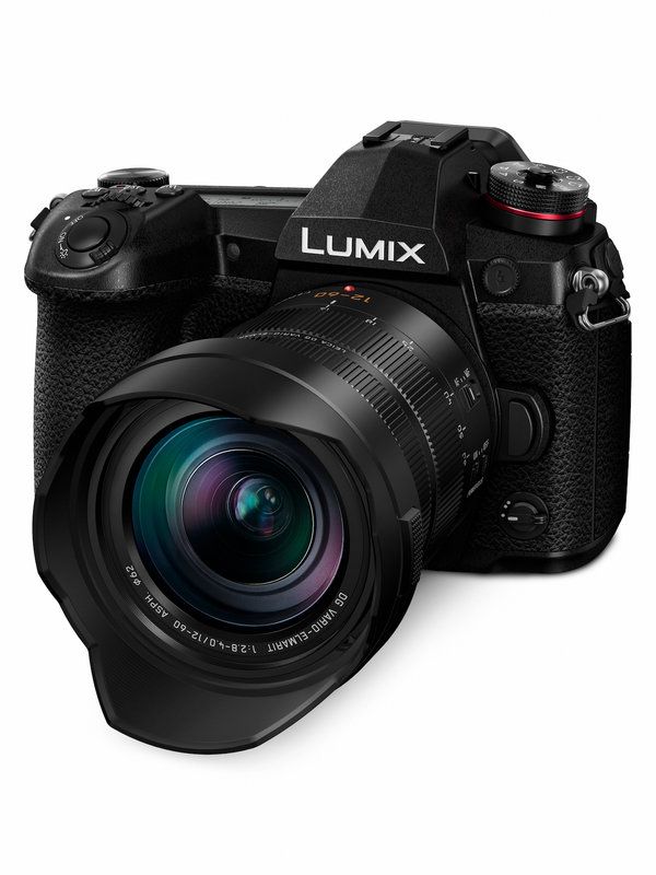 058_FY2017_LUMIX_G9_schraeg.jpg 058_FY2017_LUMIX_G9_schraeg.jpg