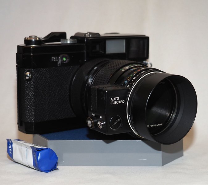 Fujica G690 - 100mm f3.5 Auto Electro lens.jpg