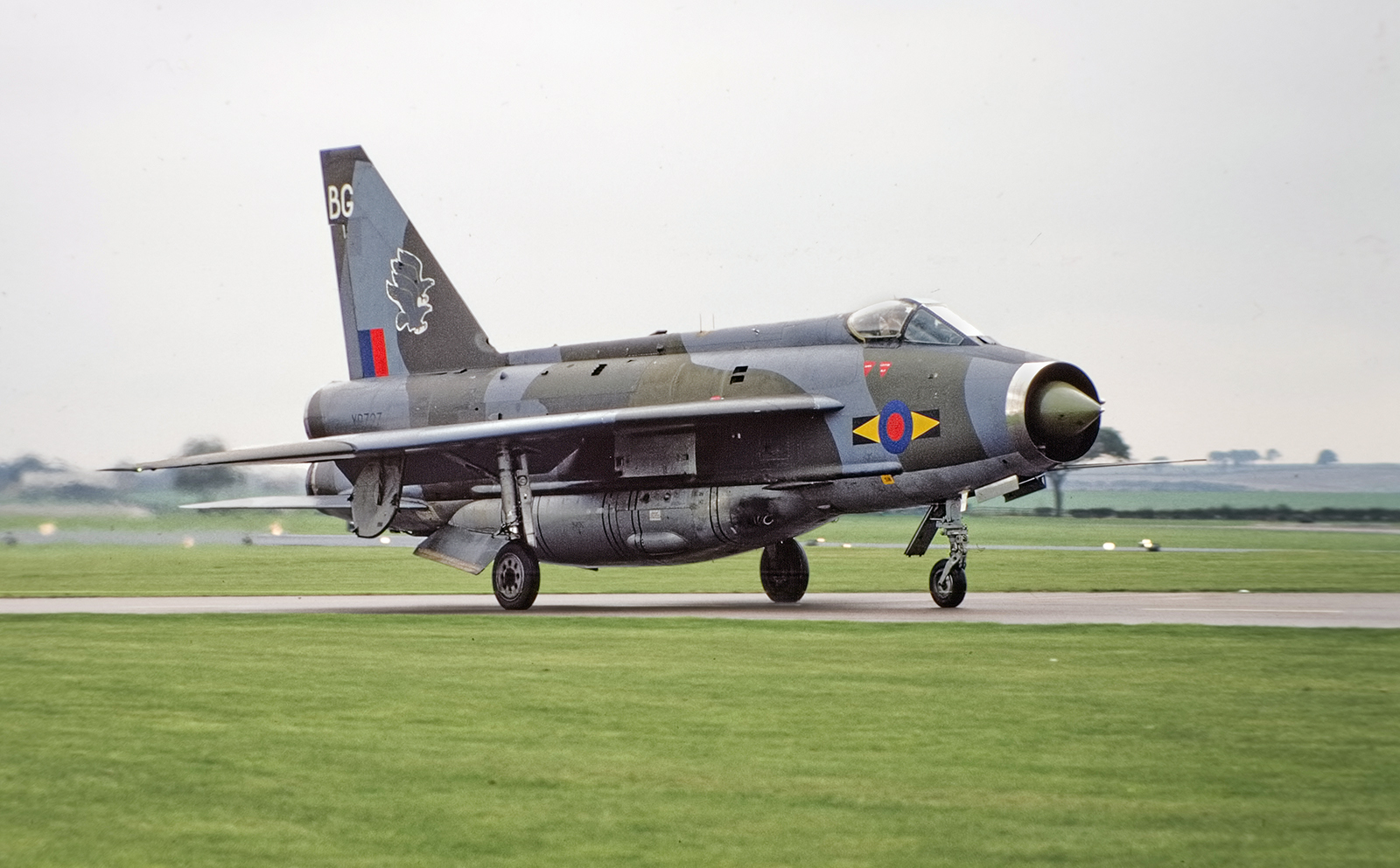 1 Lightning -XR727 English Electric Lightning F6 of 11 Squadron a .jpg