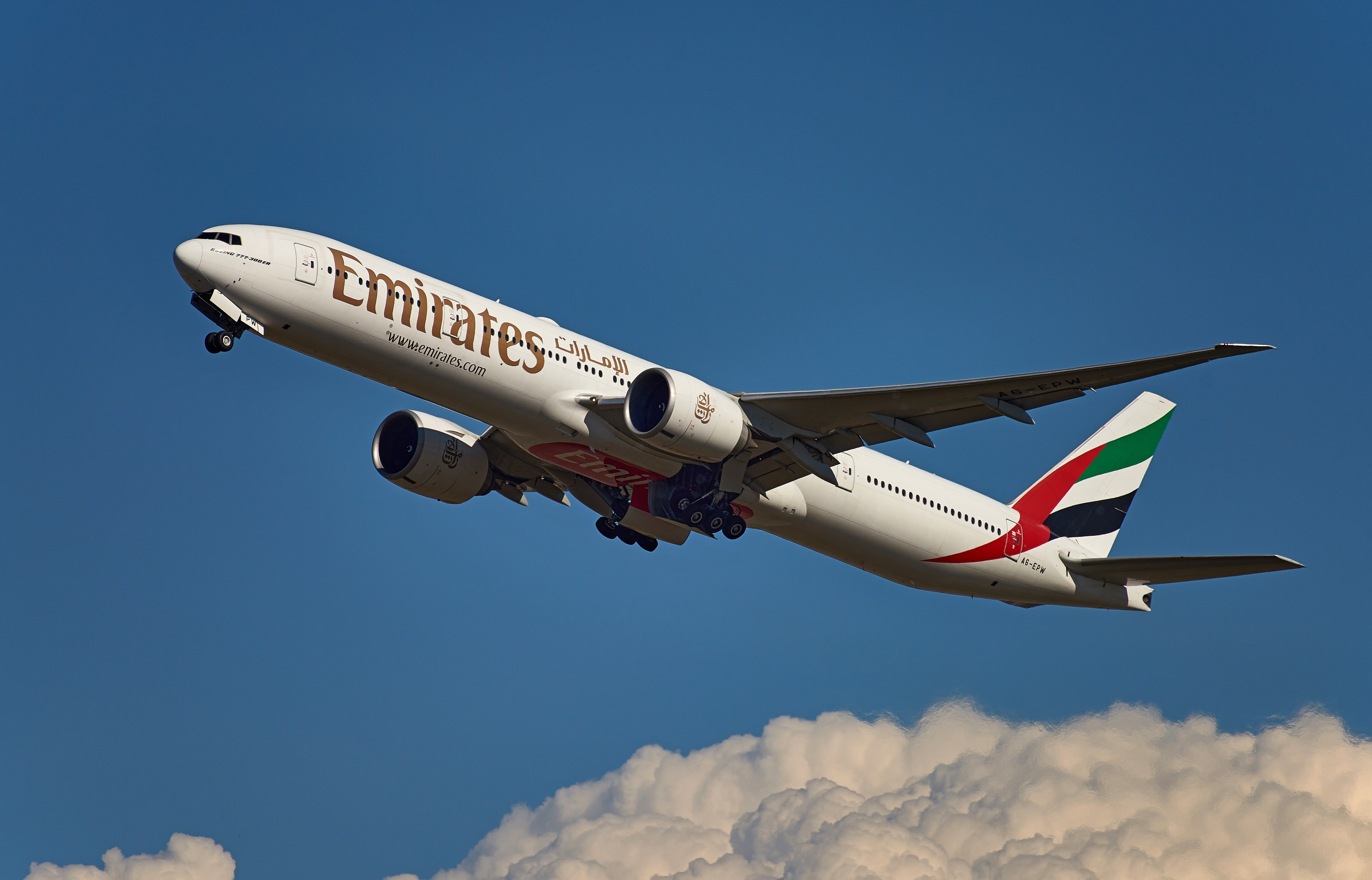 emirates-777-resize2.jpg